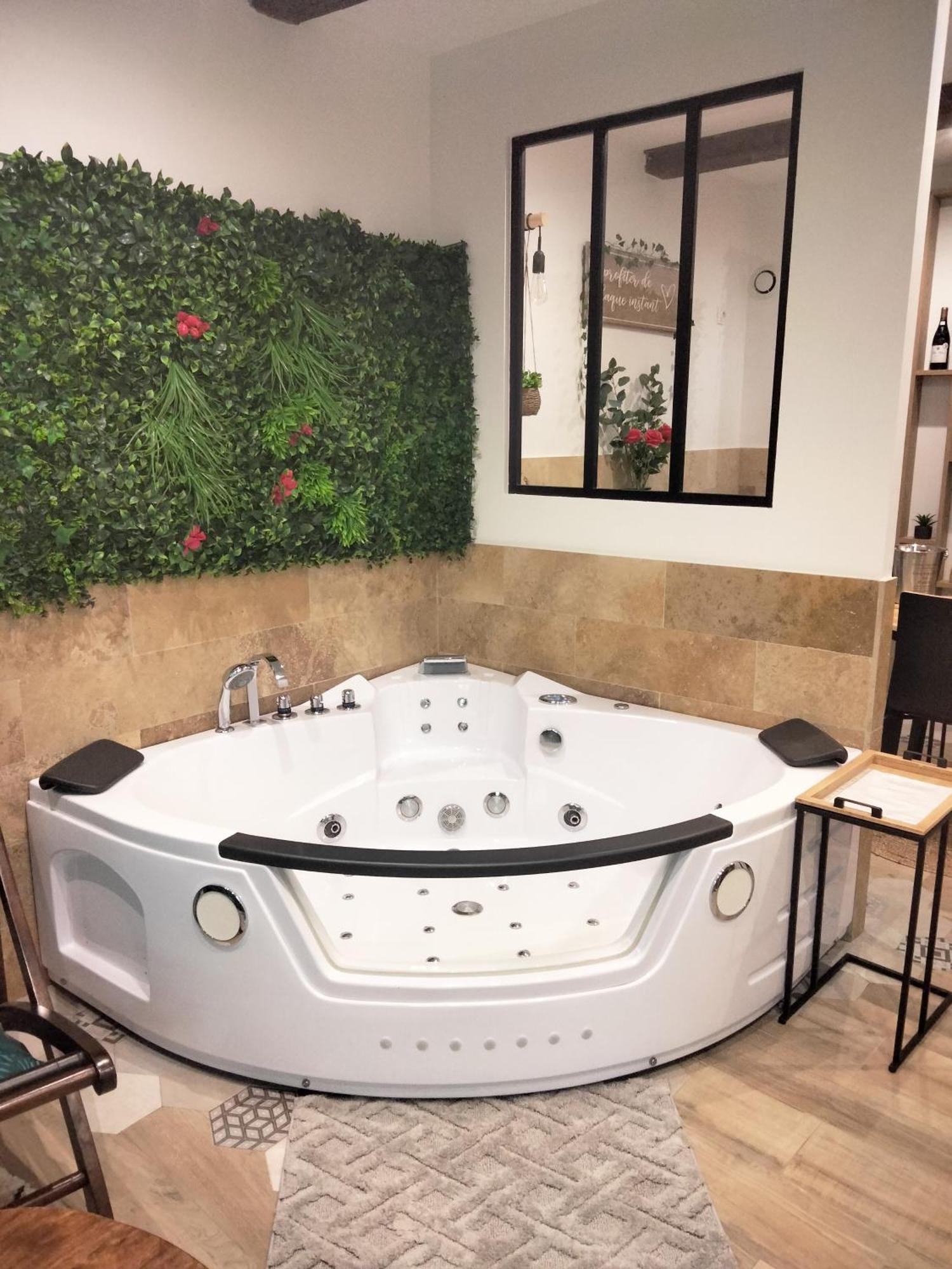 Maison Prestige Le Donjon Des Plaisirs Jacuzzi Montluel 外观 照片